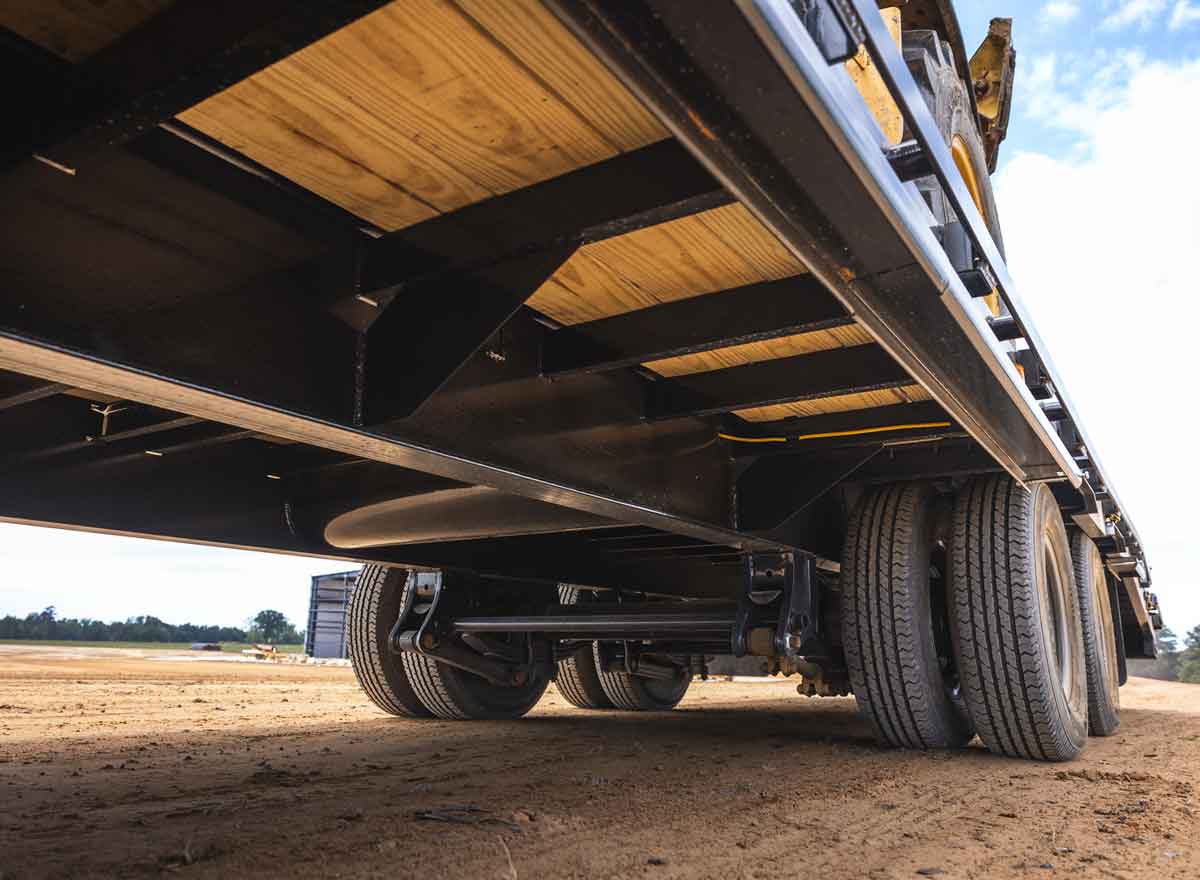 oil bath axles with forward self-adjusting brakes and valcrum caps on trailer