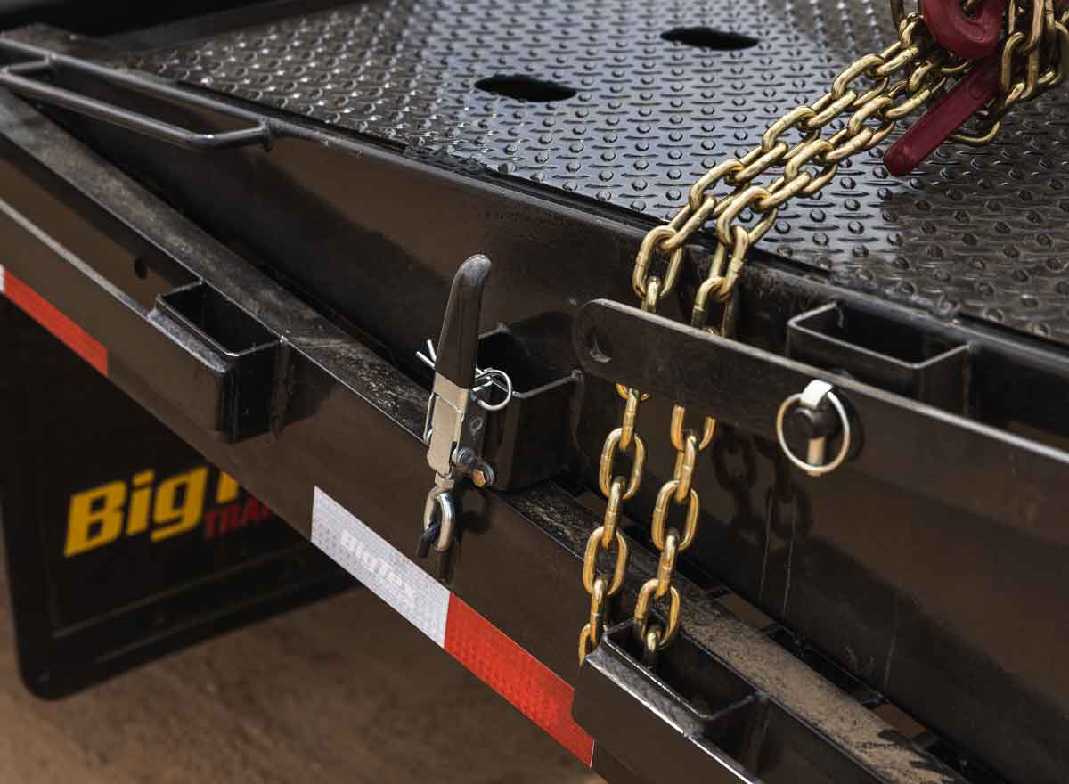 trailer with rail stake pockets